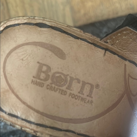 Born Black Leather Wedge Sandals with Ergonomic Design - Picture 2 of 5